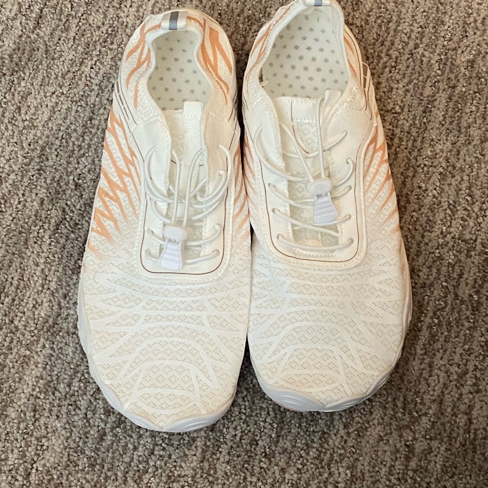 White and Tan Lightweight slip-on Barefoot Sneakers Size 43 New Unisex